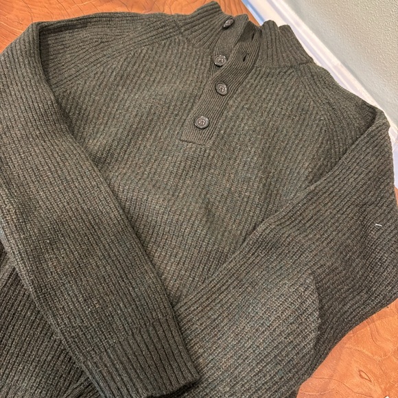 Banana Republic Wool Green Sweater - Picture 3 of 6